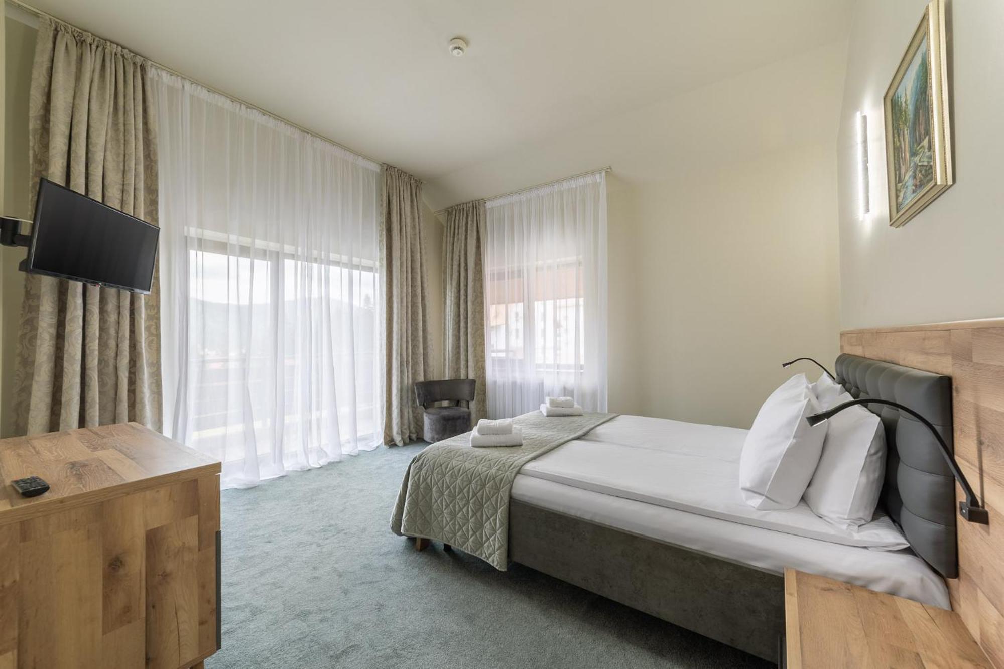 Hotel Hera Предял Екстер'єр фото