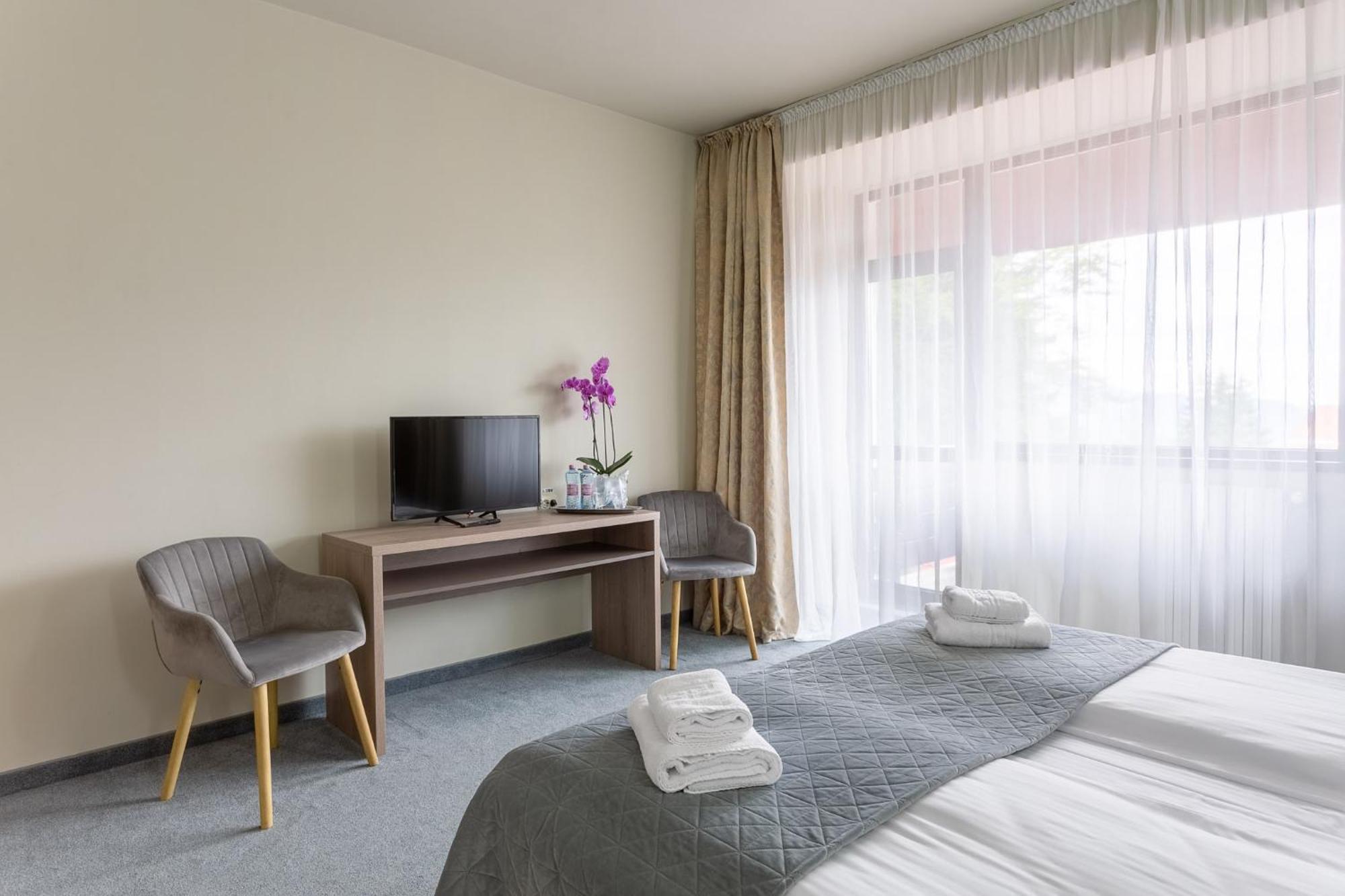 Hotel Hera Предял Екстер'єр фото